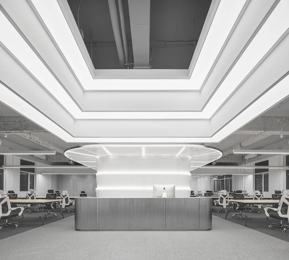 Khối kim loại, vách trong mờ và đường sáng tích hợp. · Confidential Advertising & Media Firm Offices – Beijing