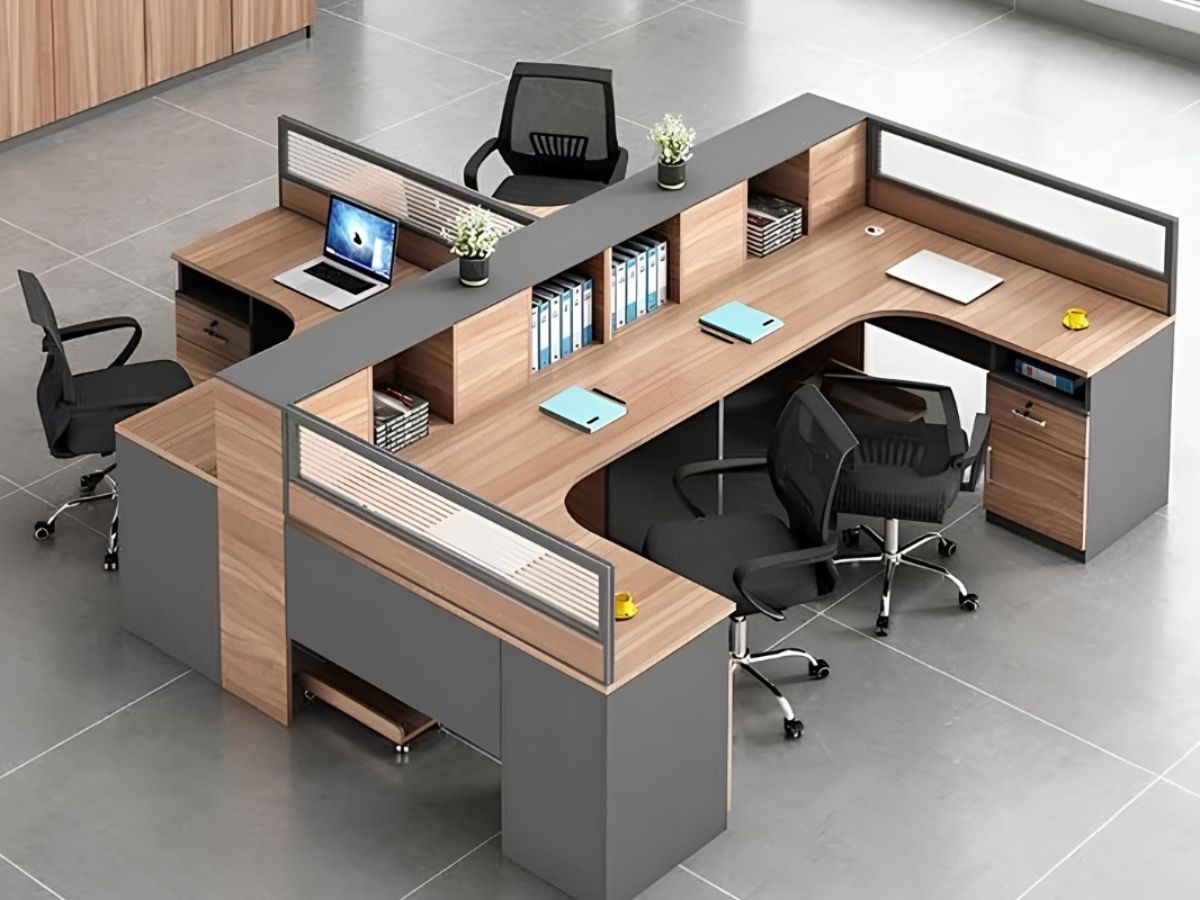Các loại vách ngăn bàn làm việc phổ biến & ưu nhược điểm