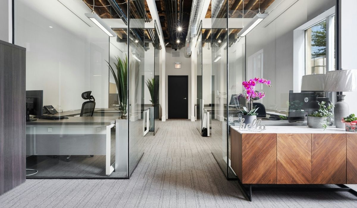 Các phòng làm việc vách kính cách âm hiện đại