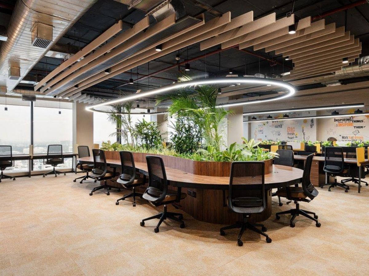 Thiết kế văn phòng thông minh kết hợp tường cây xanh mát mẻ