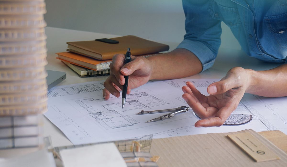 Đánh giá và chỉnh sửa bản vẽ thiết kế văn phòng