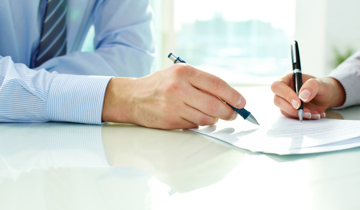 Thảo luận các điều khoản hợp đồng thiết kế thi công văn phòng