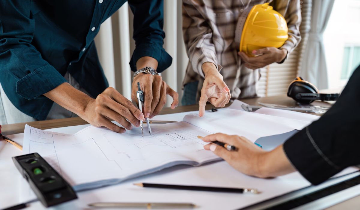 Kiểm tra và điều chỉnh bản vẽ thiết kế văn phòng