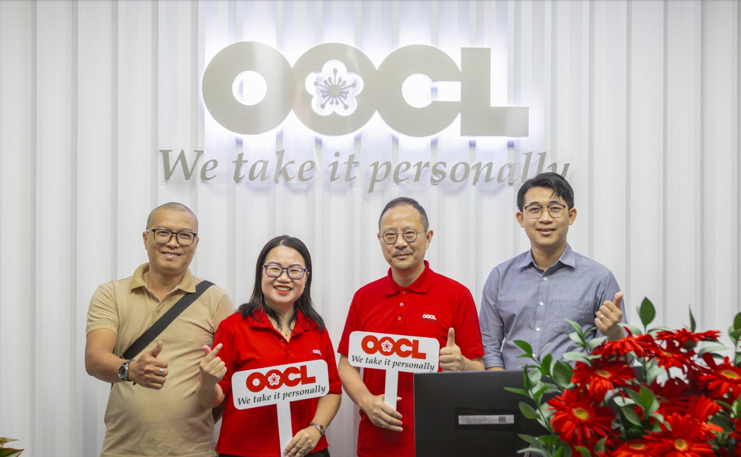 Đồng hành cùng khách hàng tại văn phòng OOCL.